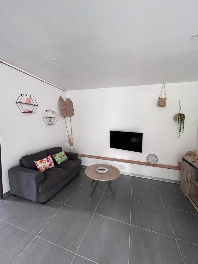 2 Accomodations -Studio Du Manoir -Le Manoir 普纳奥亚 外观 照片
